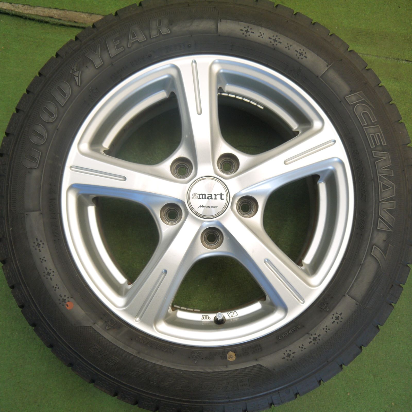 バリ溝！23年！キレイ！9.5分以上☆スタッドレス 195/65R15 