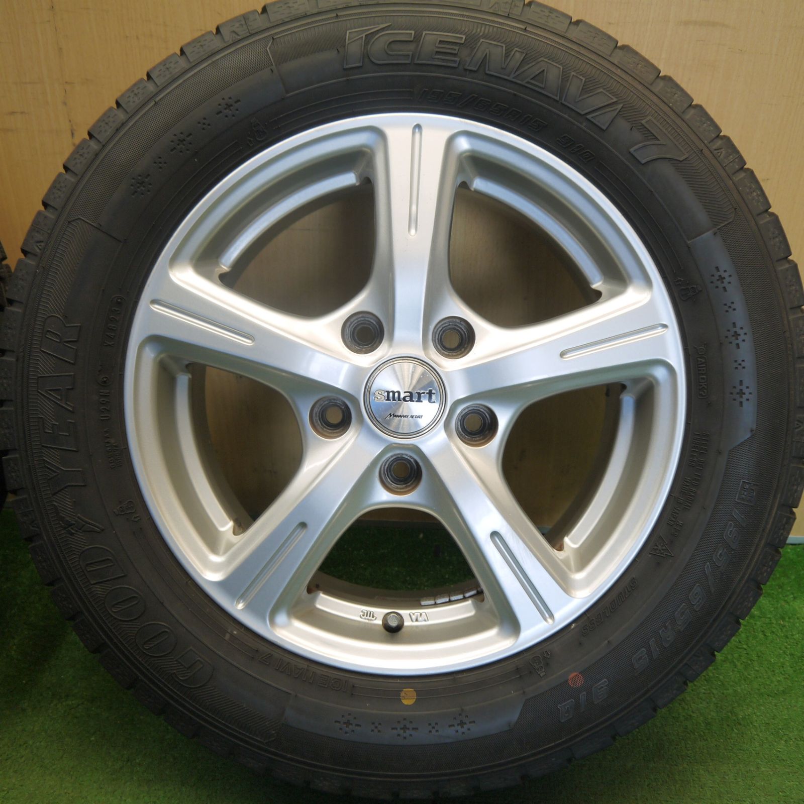バリ溝！23年！キレイ！9.5分以上☆スタッドレス 195/65R15