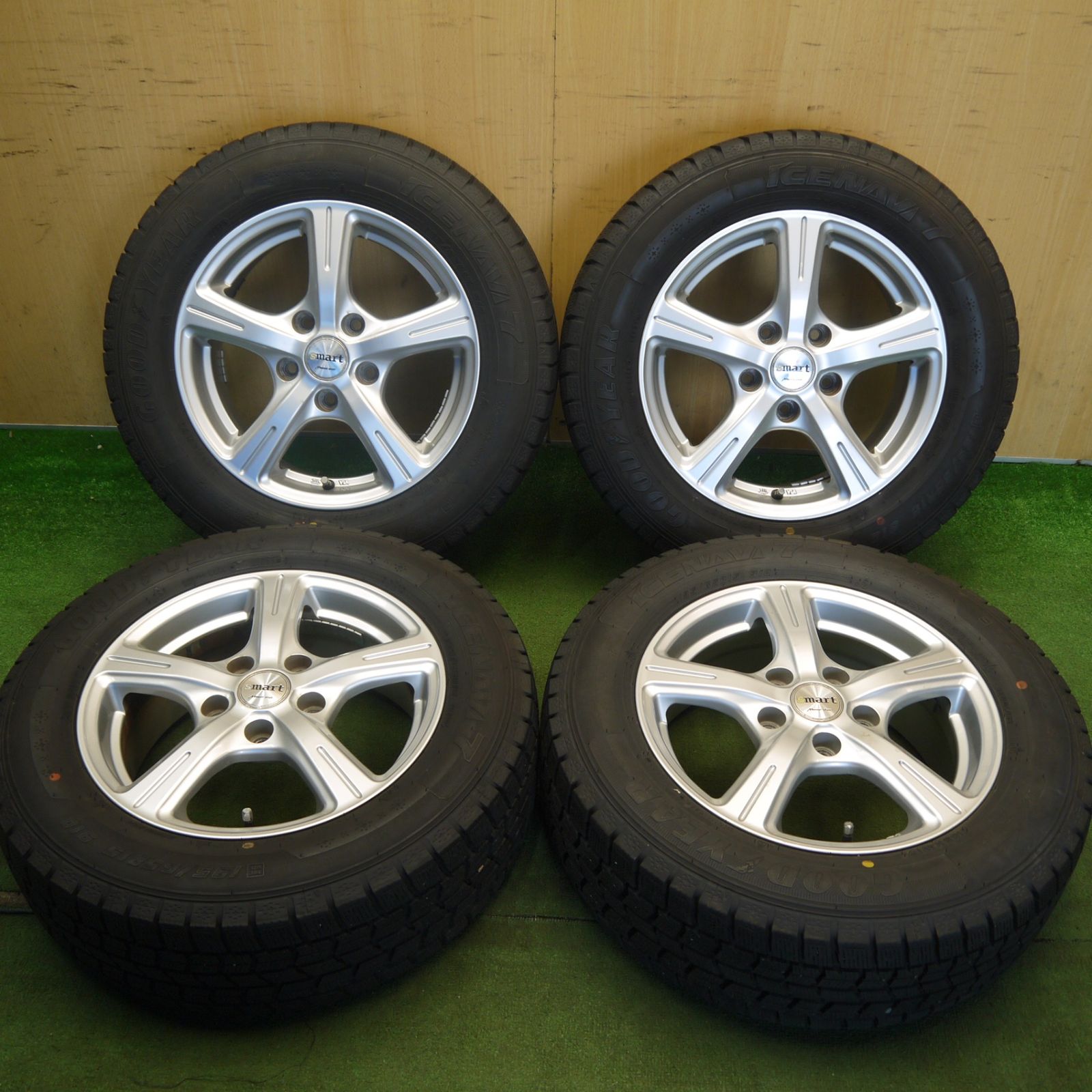 バリ溝！23年！キレイ！9.5分以上☆スタッドレス 195/65R15