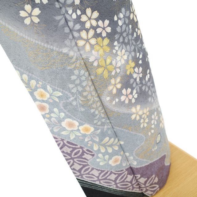 中古】 訪問着 着物 正絹 袷 金駒刺繍 金彩加工 絞り くすみ系 灰紫