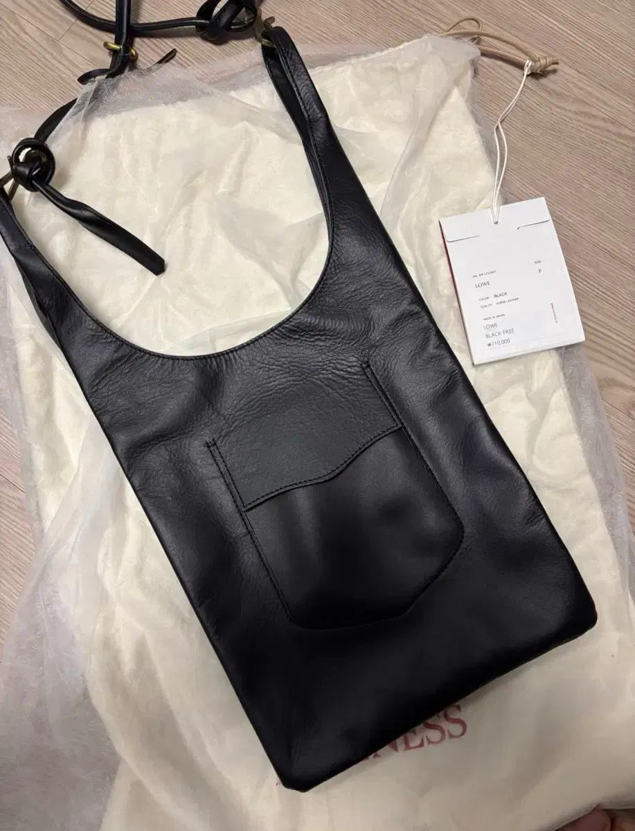 ナイスネス lowe black