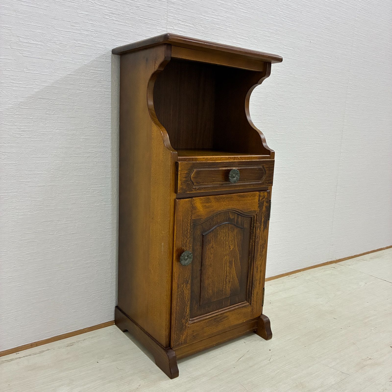 カリモク】コロニアル キャビネット 電話台 収納 - メルカリ