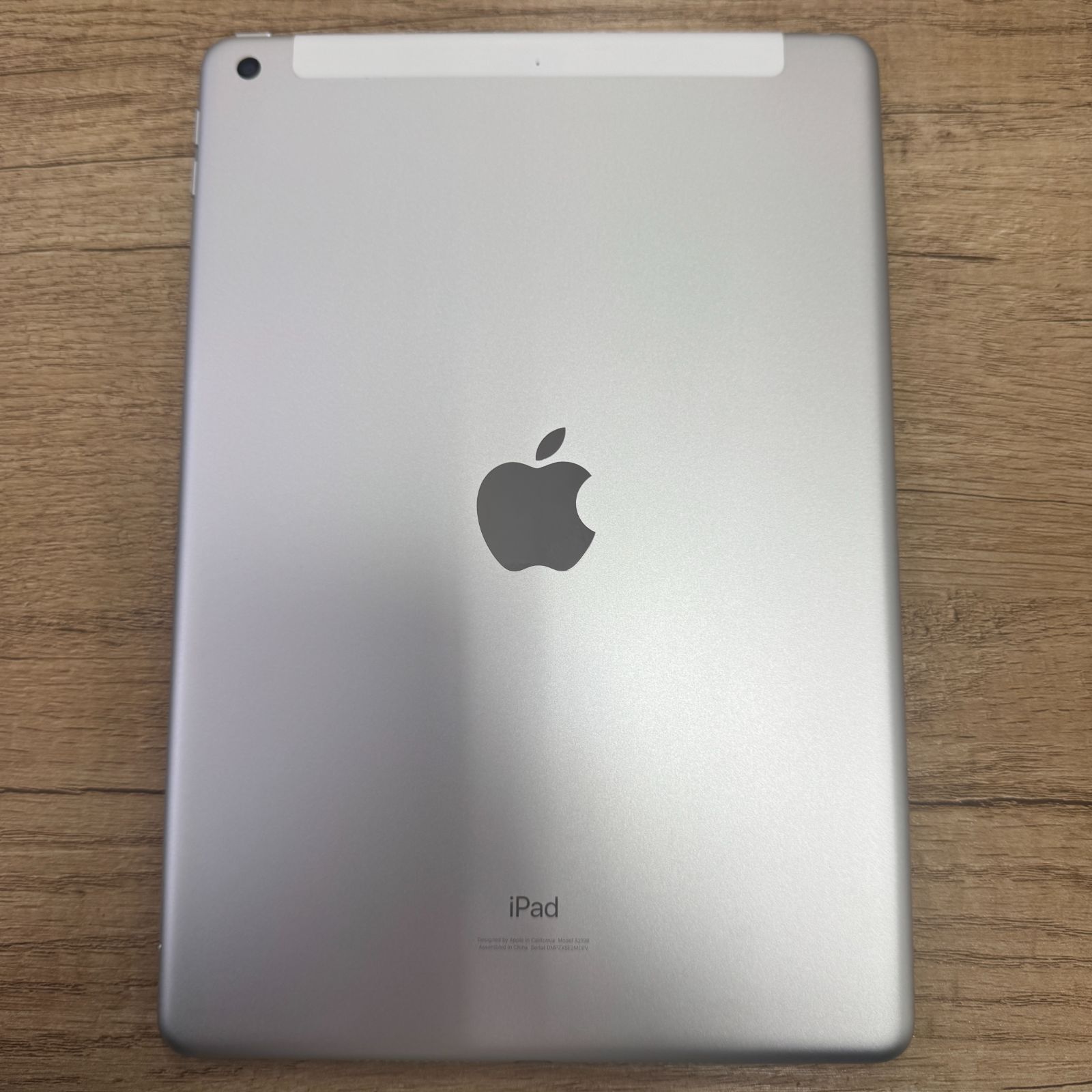 iPad 第7世代 32GB シルバー セルラー SIMフリー バッテリー100%- メルカリ