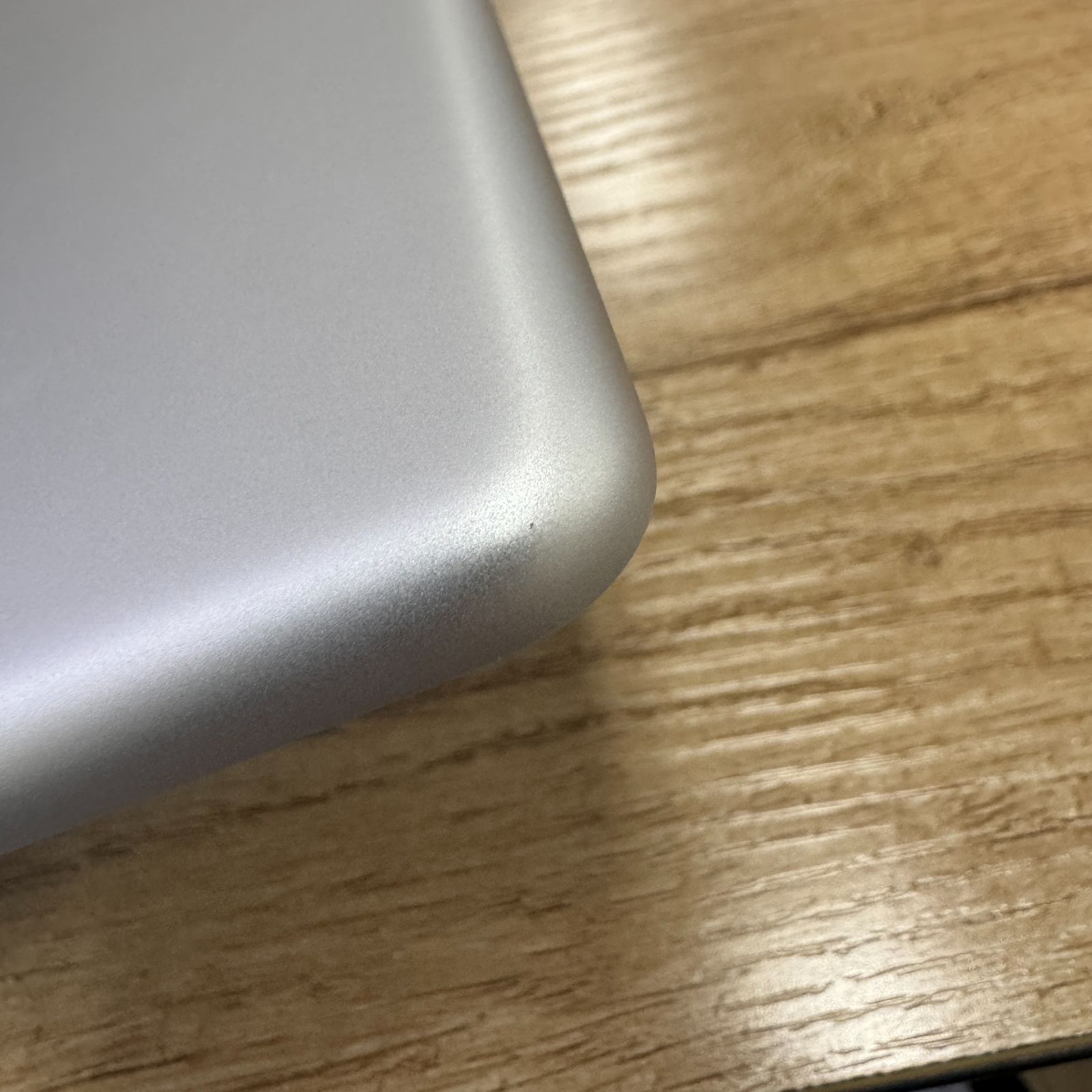 iPad 第7世代 32GB シルバー セルラー SIMフリー バッテリー100%- メルカリ