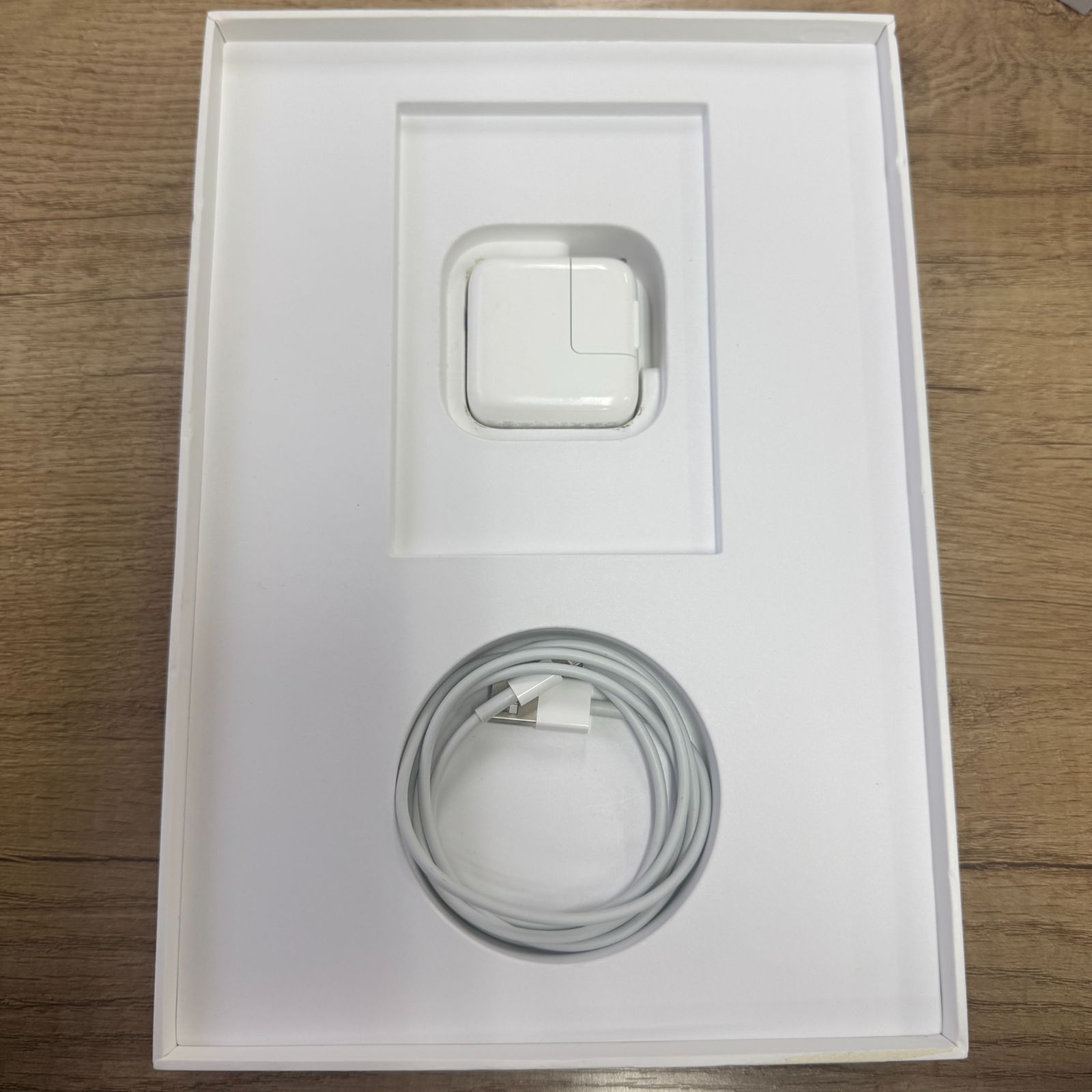 iPad 第7世代 32GB シルバー セルラー SIMフリー バッテリー100%- メルカリ
