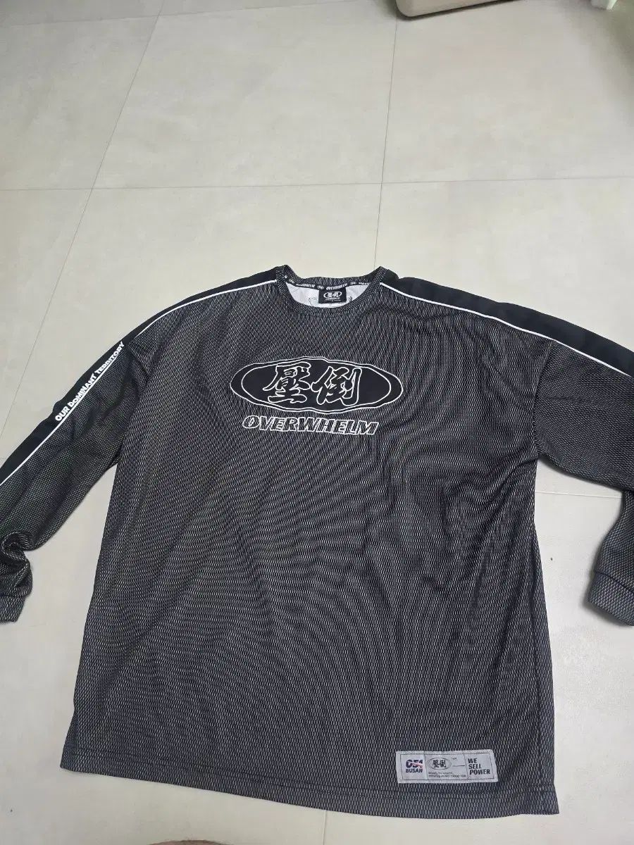 圧倒 長袖Tシャツ L