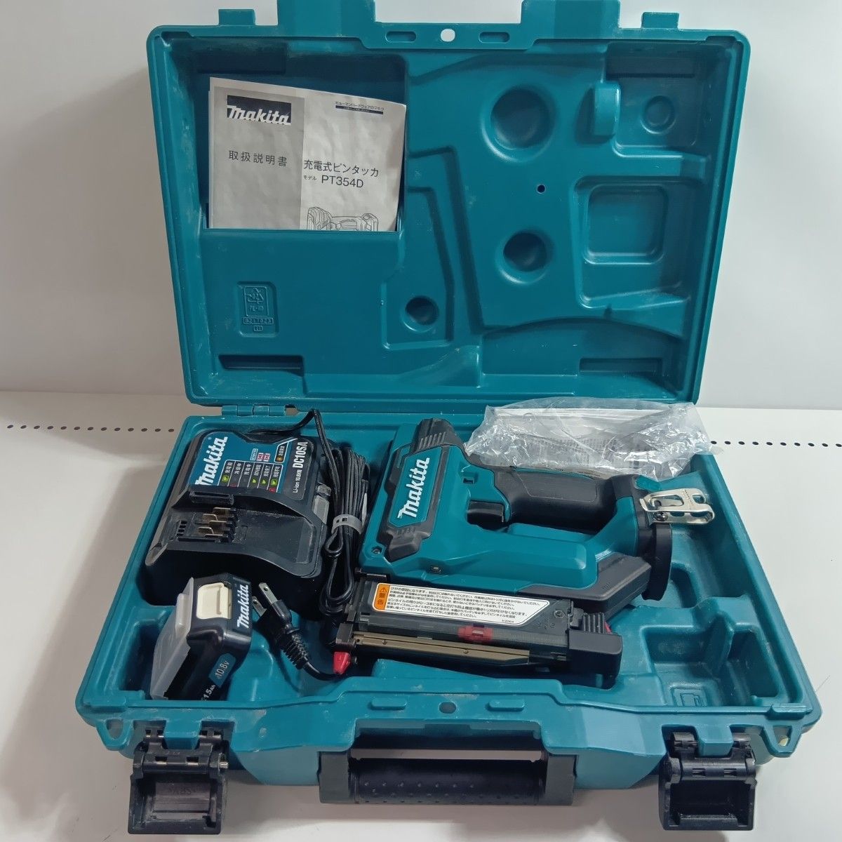 MAKITA マキタ 電動タッカ コードレス式 35mm 10.8v 1.5Ah PT354DSH ブルー 16,709円