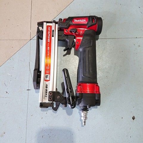 MAKITA マキタ AT425HB 4㎜ 高圧エアタッカ