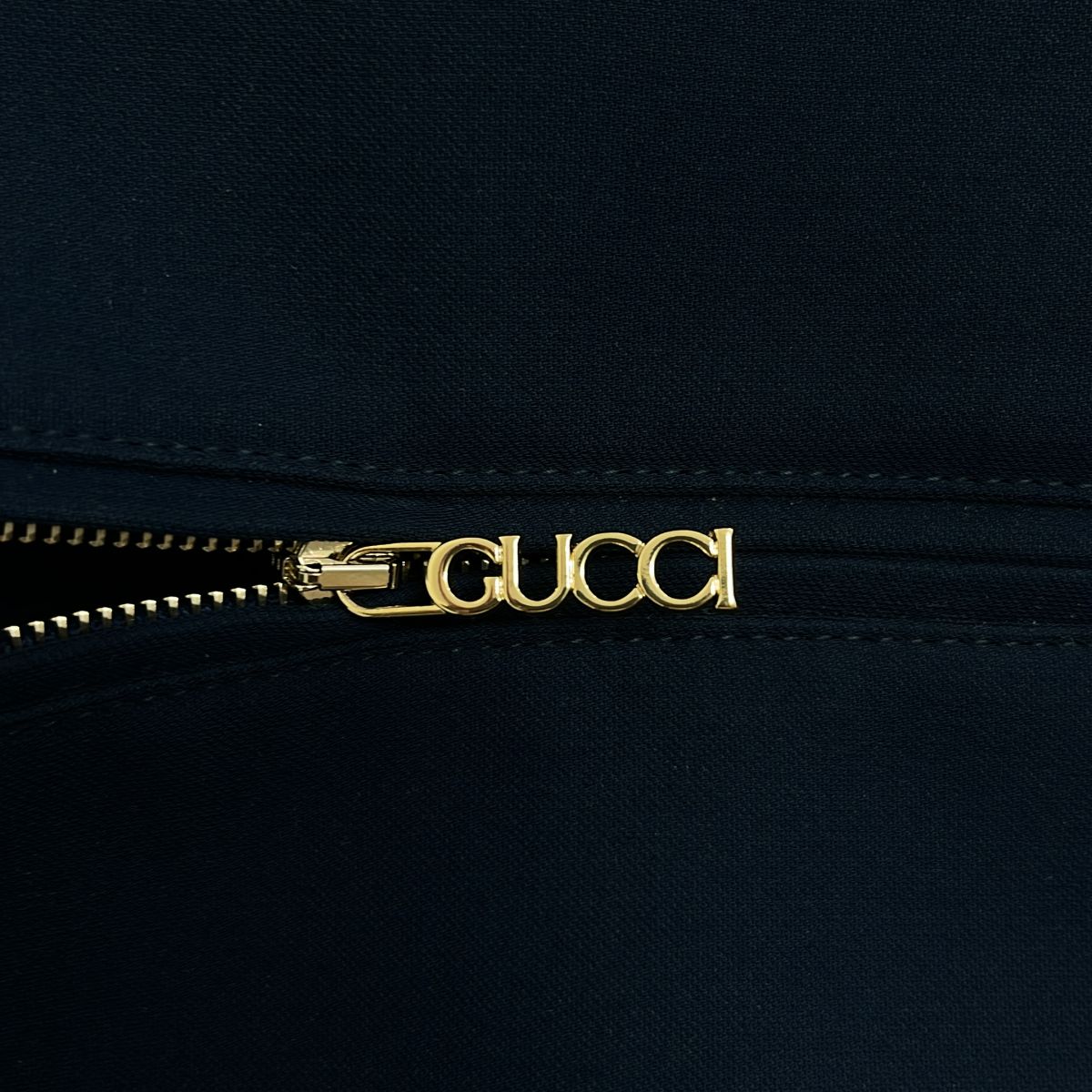 送料無料，新作 【美品】 GUCCI / グッチ | ギャバジン ロゴ ジップ