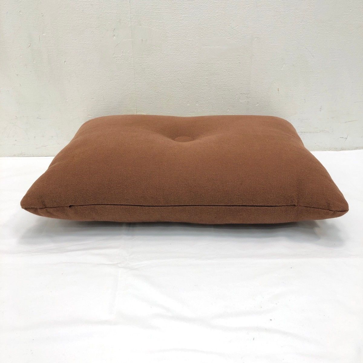 HAY ヘイ DOT CUSHION ドットクッション ブラウン くるみボタン ボタン