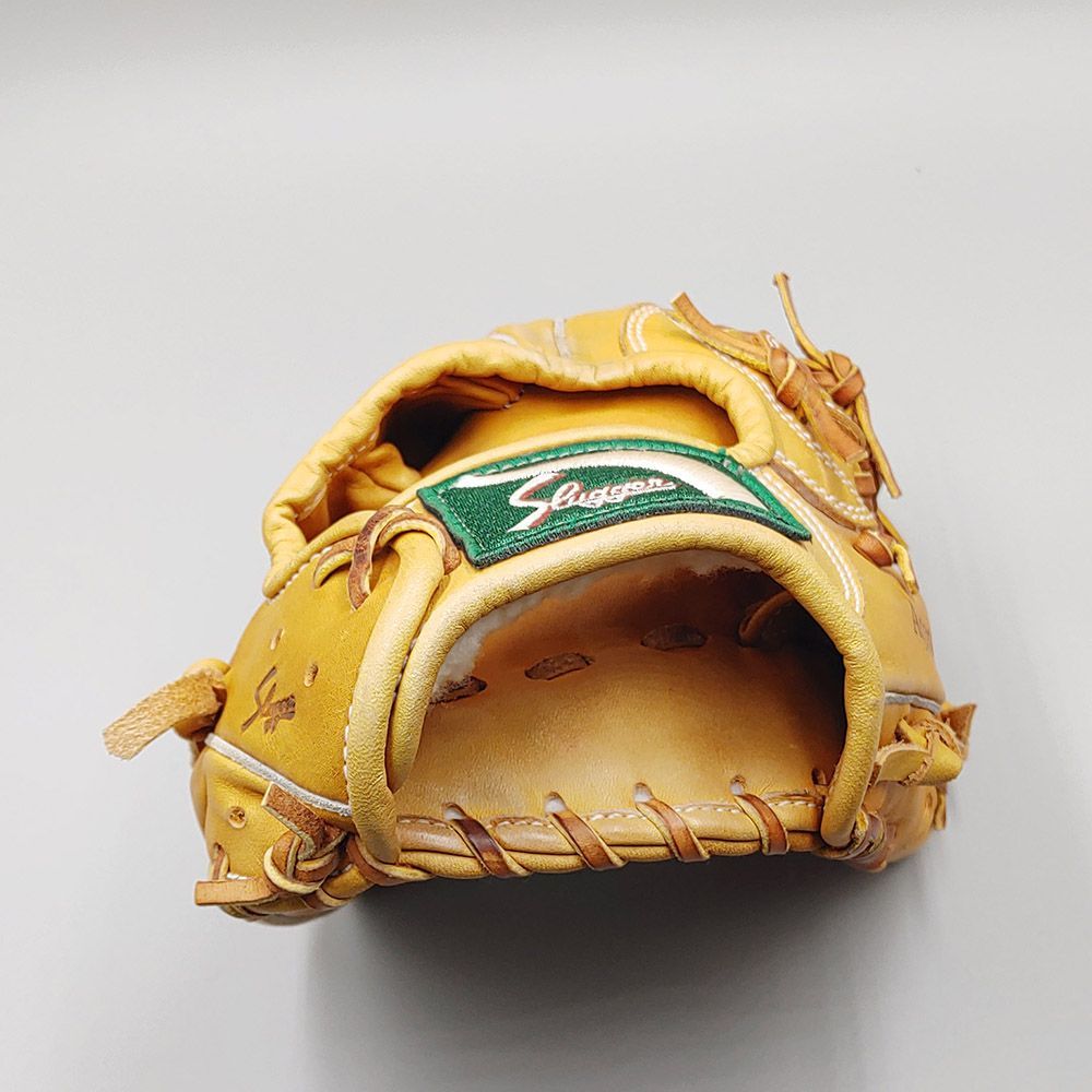 クリーニング済み 】 スラッガー 軟式グローブ / 内野手用 型付け済み
