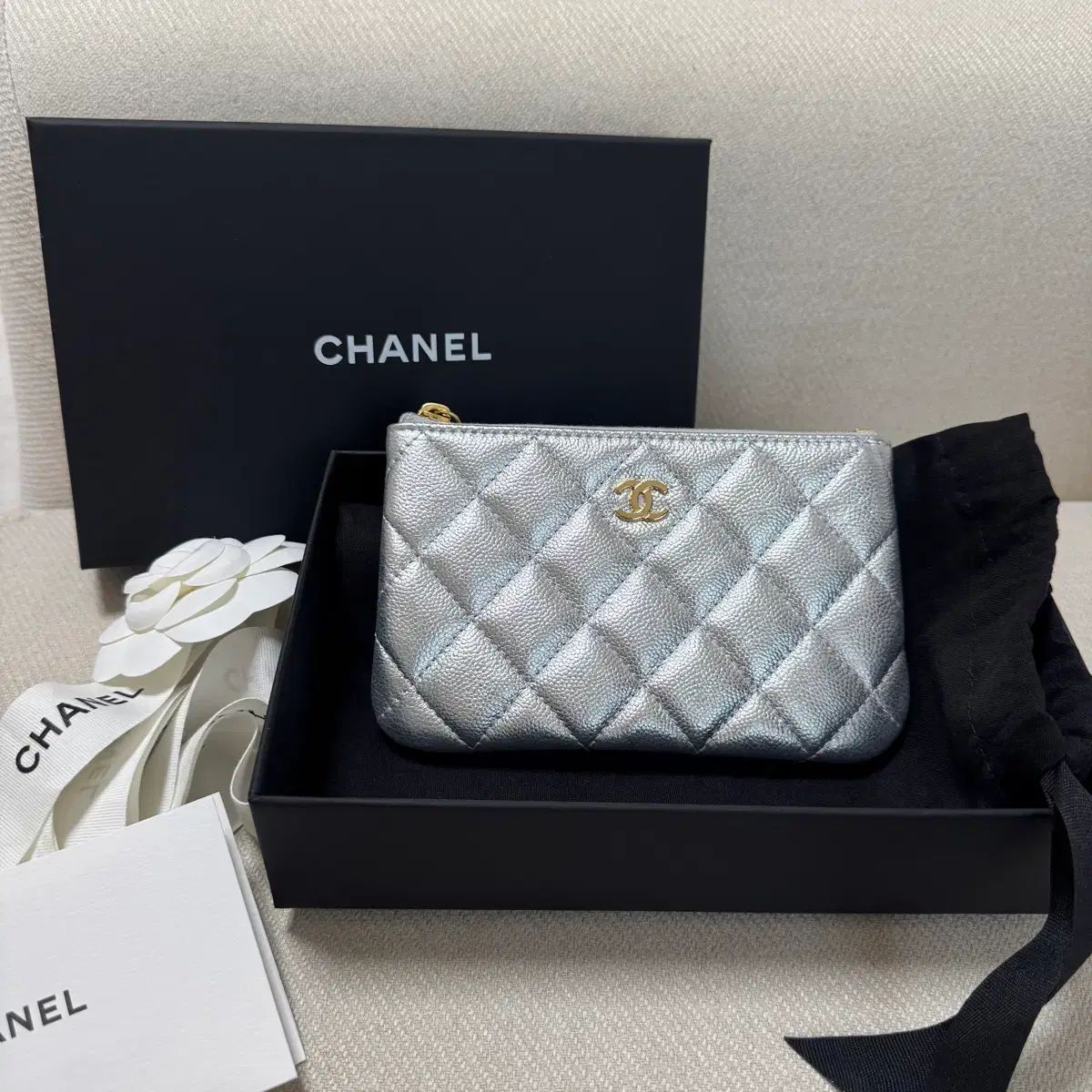 シャネル CHANEL クラシック キャビア ミニポーチ シルバー ゴールド金具 付き 新品