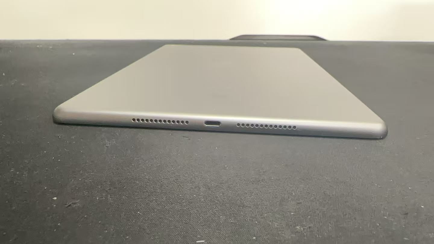 iPad 第7世代 32GB スペースグレイ Cellular SIMフリー - メルカリ