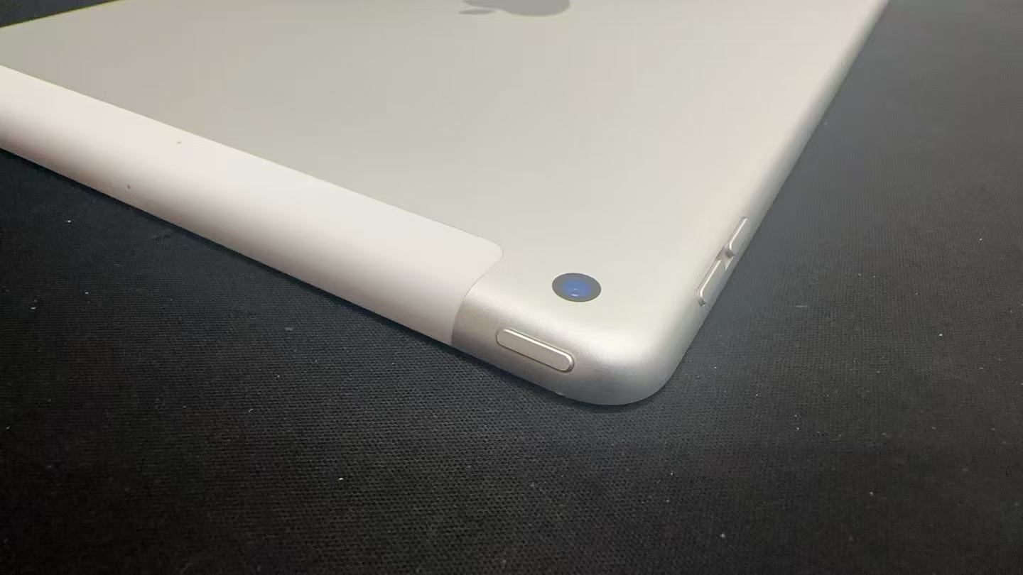 iPad 第7世代 32GB Cellular SIMフリー シルバー - メルカリ