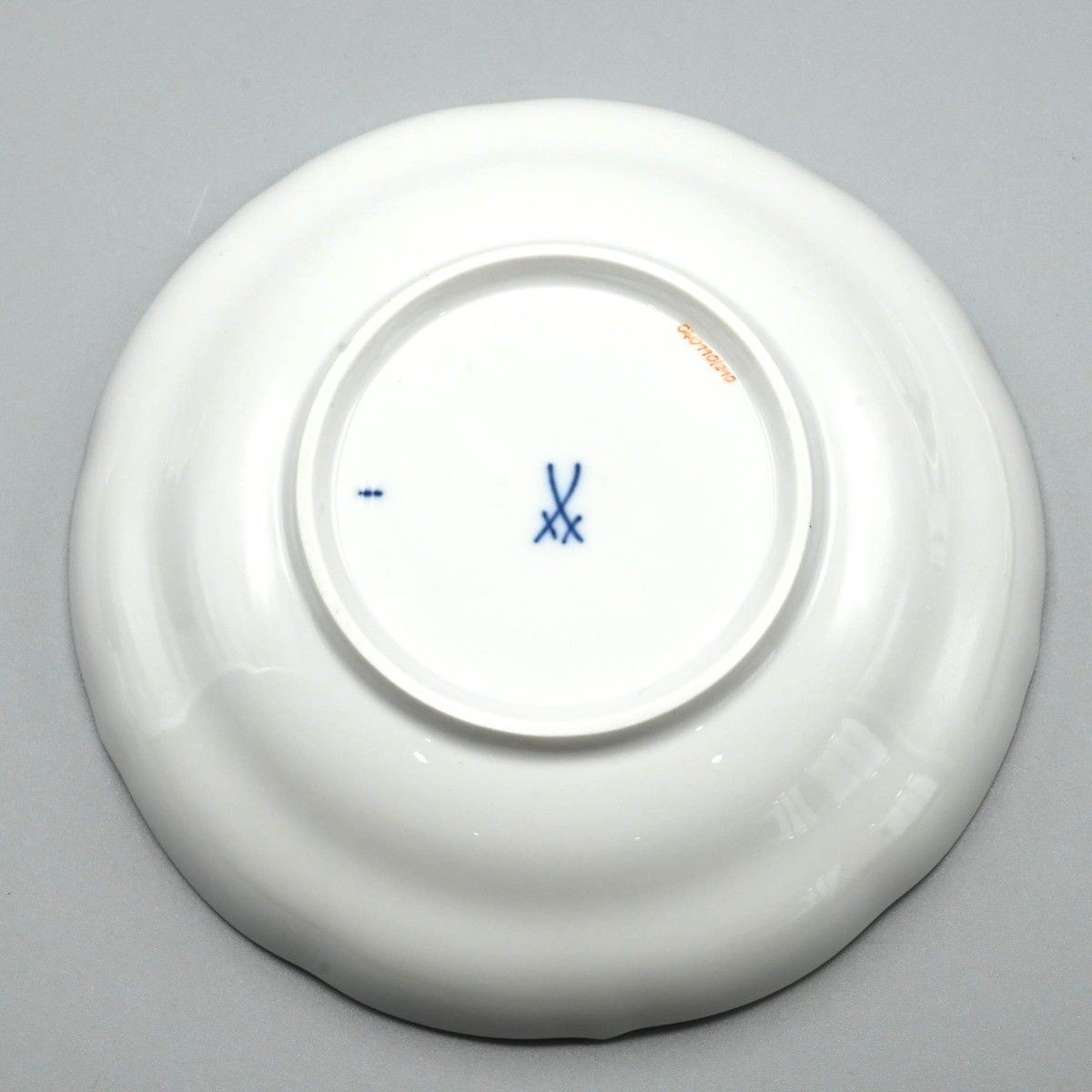 美品 Meissen マイセン ベーシックフラワー カップ&ソーサー セット アヤメ/サクラソウ 金彩 M2605-t002 美品 Meissen マイセン ベーシックフラワー カップ&ソーサー セット