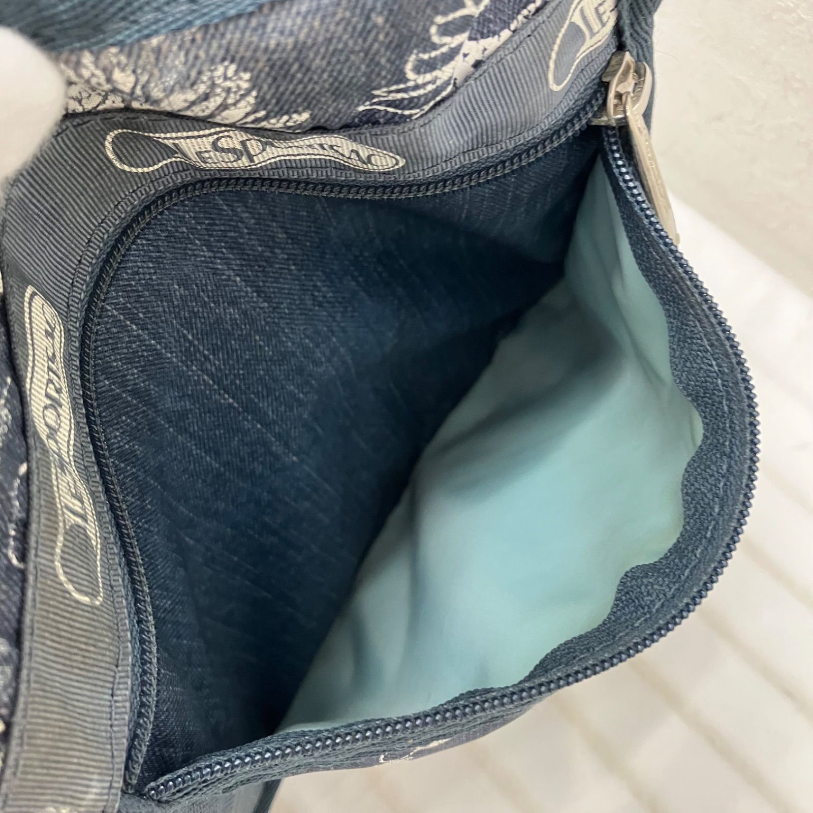 4289 LeSportsac レスポートサック ショルダーバッグ 斜めがけ 紐調節 