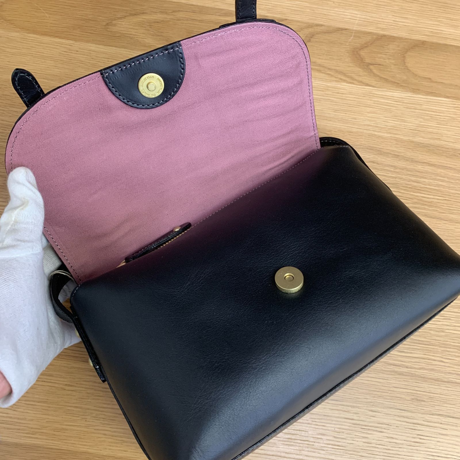 展示未使用】ダコタ キューブ 牛革レザー フラップショルダーバッグ