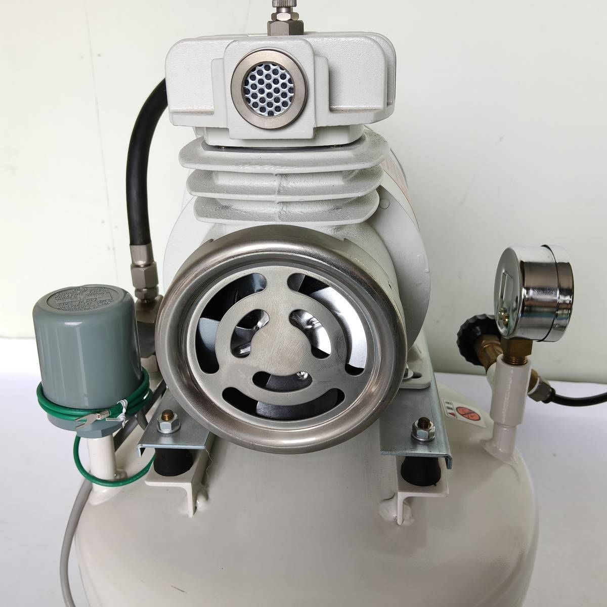 動作確認済】八重崎空圧 小型オイルレスコンプレッサー 5.5L PC3-5.5TL 