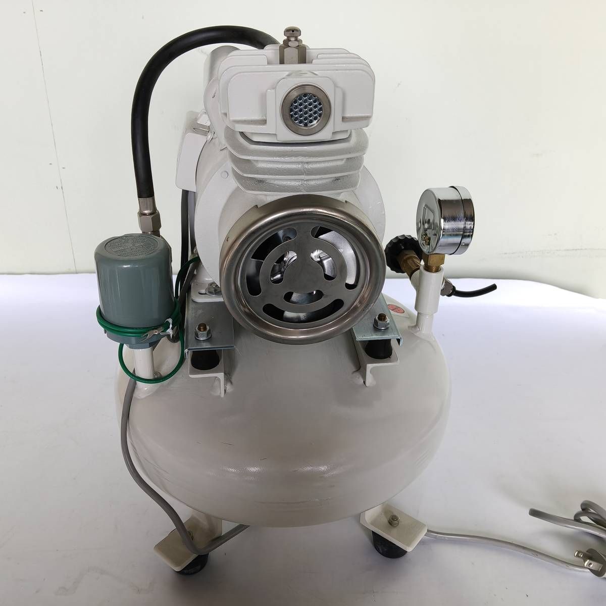 動作確認済】八重崎空圧 小型オイルレスコンプレッサー 5.5L PC3-5.5TL 