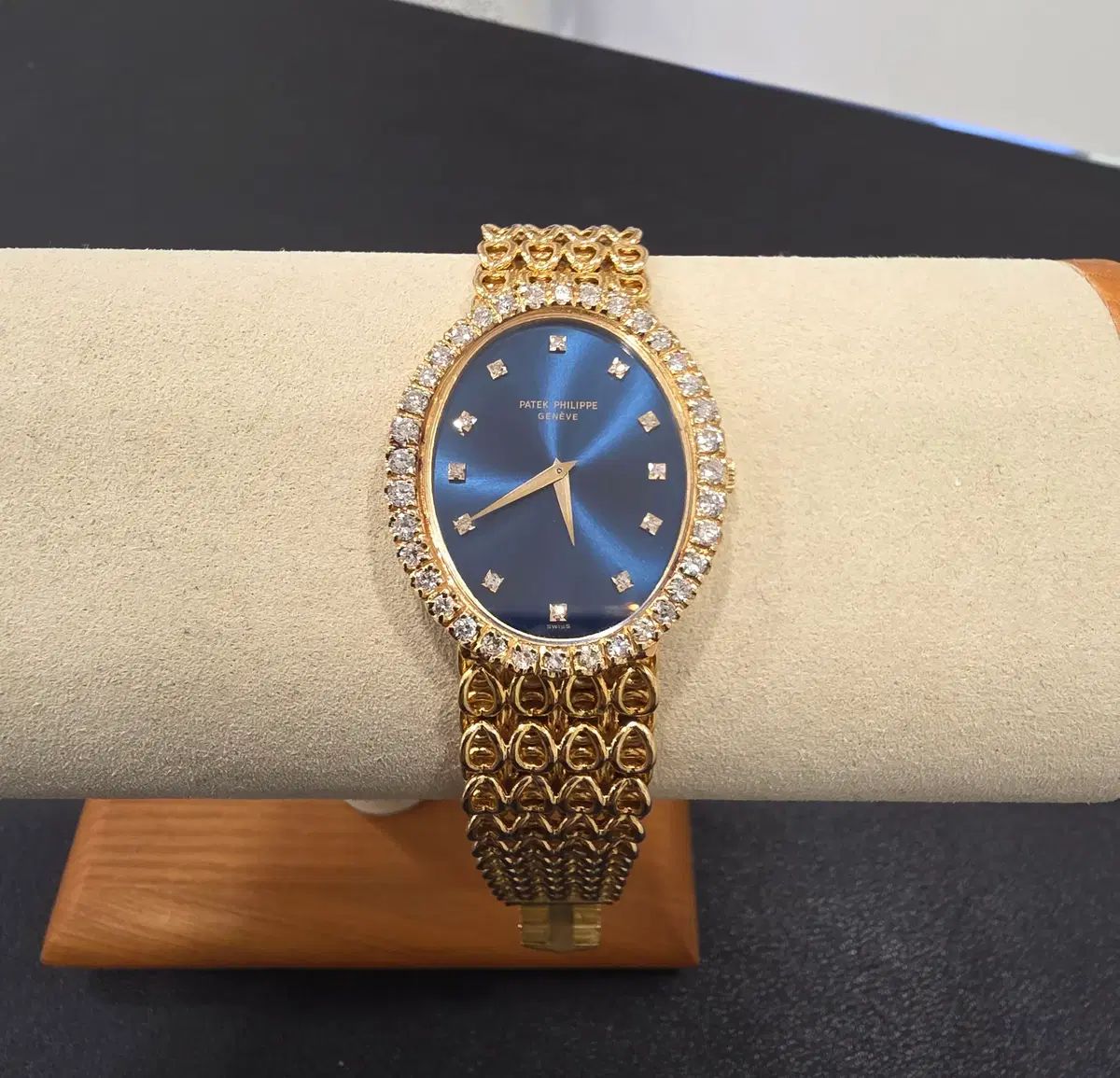 PATEKPHILIP ゴールデン エル (L) 18K 丸のまま 金 ダイヤモンド 手巻き時計 出品