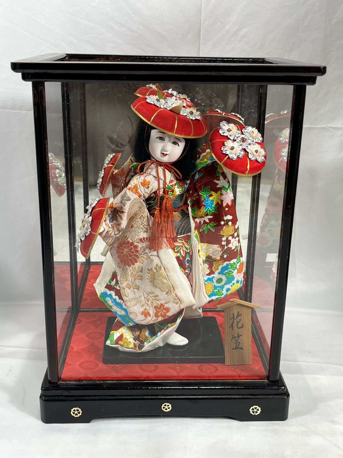 伝統的な日本人形 華やかな着物 工芸品 約55cm ガラスケース付きJAPAN 日本人形 花笠 ガラスケース入り 人形 工芸品 工芸 伝統 日本 和