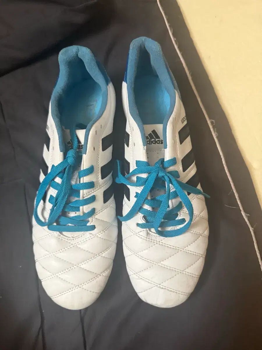 アディダス クロス サッカーシューズ