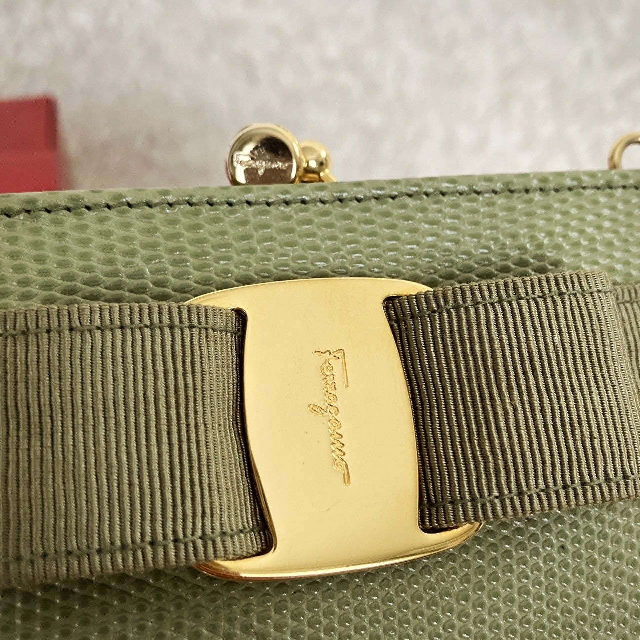 フェラガモ　ヴァラ　リボン　イエロー　がま口　ミニ　チェーン　ショルダーバッグ Salvatore Ferragamo フェラガモ ヴァラリボン ミニショルダーバッグ