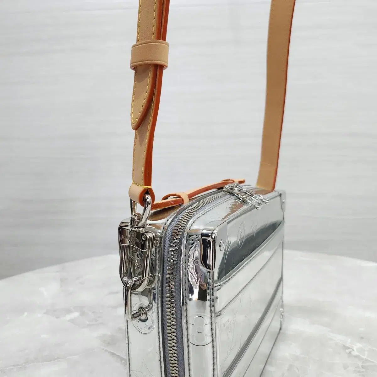 ルイヴィトン LV シルバー トランク クロスバック M45885 ルイヴィトン LV シルバー トランク クロスバック M45885