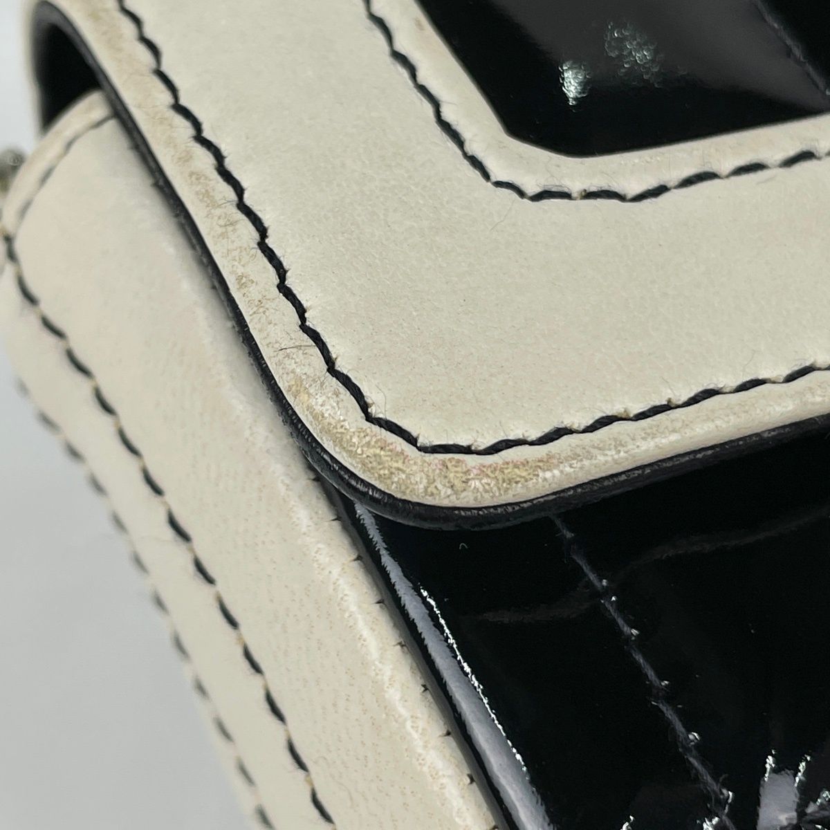 シャネル CHANEL チョコバー チェーン ショルダーバッグ エナメル 