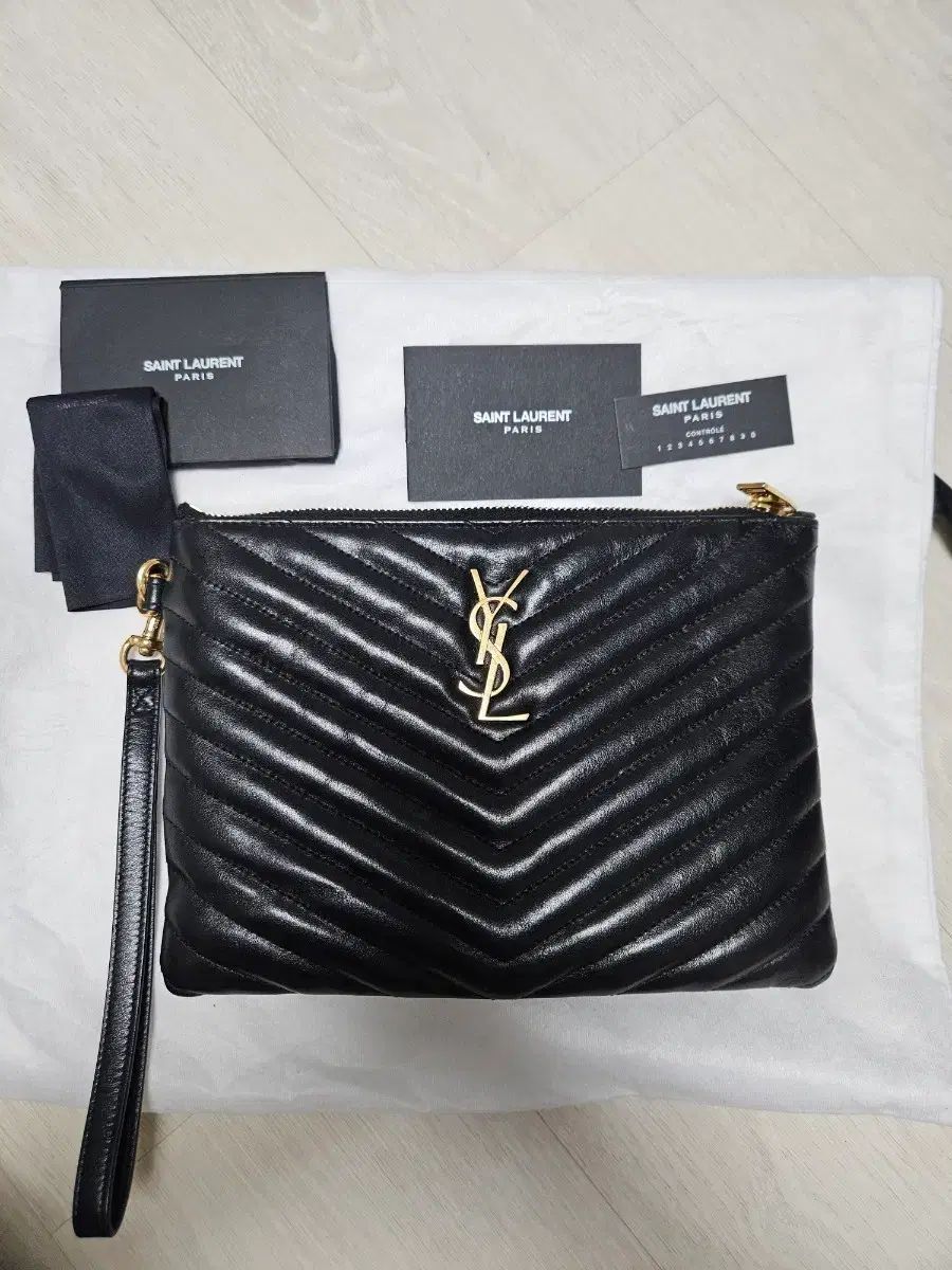 Saint Laurent サンローラン モノグラム クラッチバッグ ブラック(正規品)