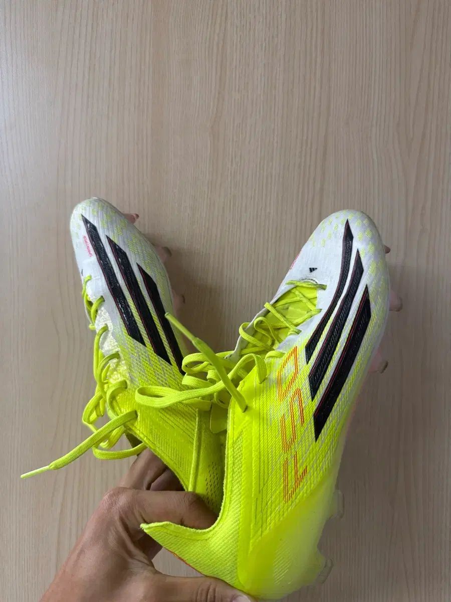 F50 アディダス サッカーシューズ