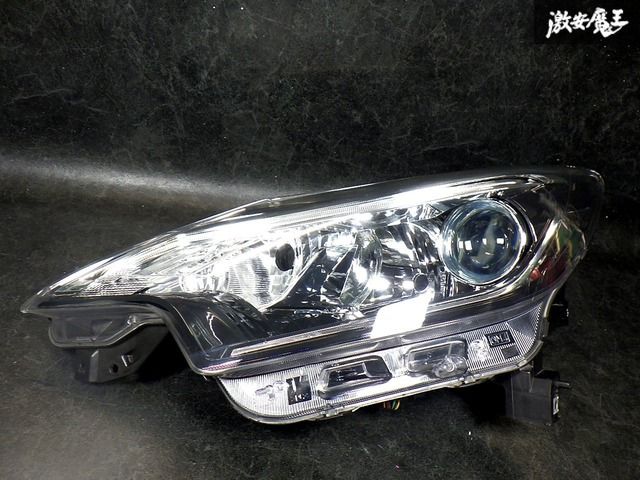極上品！ 即発送！】点灯OK！ NISSAN 日産 純正 E12 ノート 後期 LED