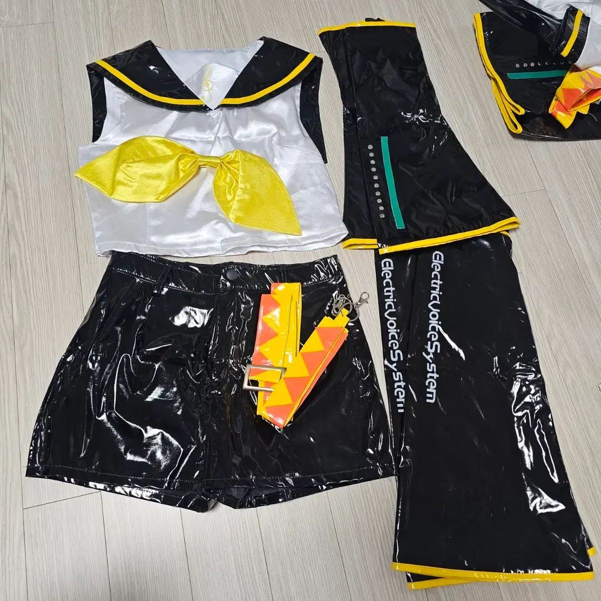 VOCALOID（ボーカロイド・ボカロ）鏡音リン コスプレ