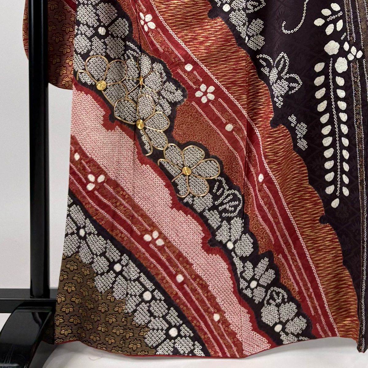 美品】 振袖 身丈162.5cm 裄丈70.5cm L 袷 鈴乃屋 花 雪輪 絞り 金糸