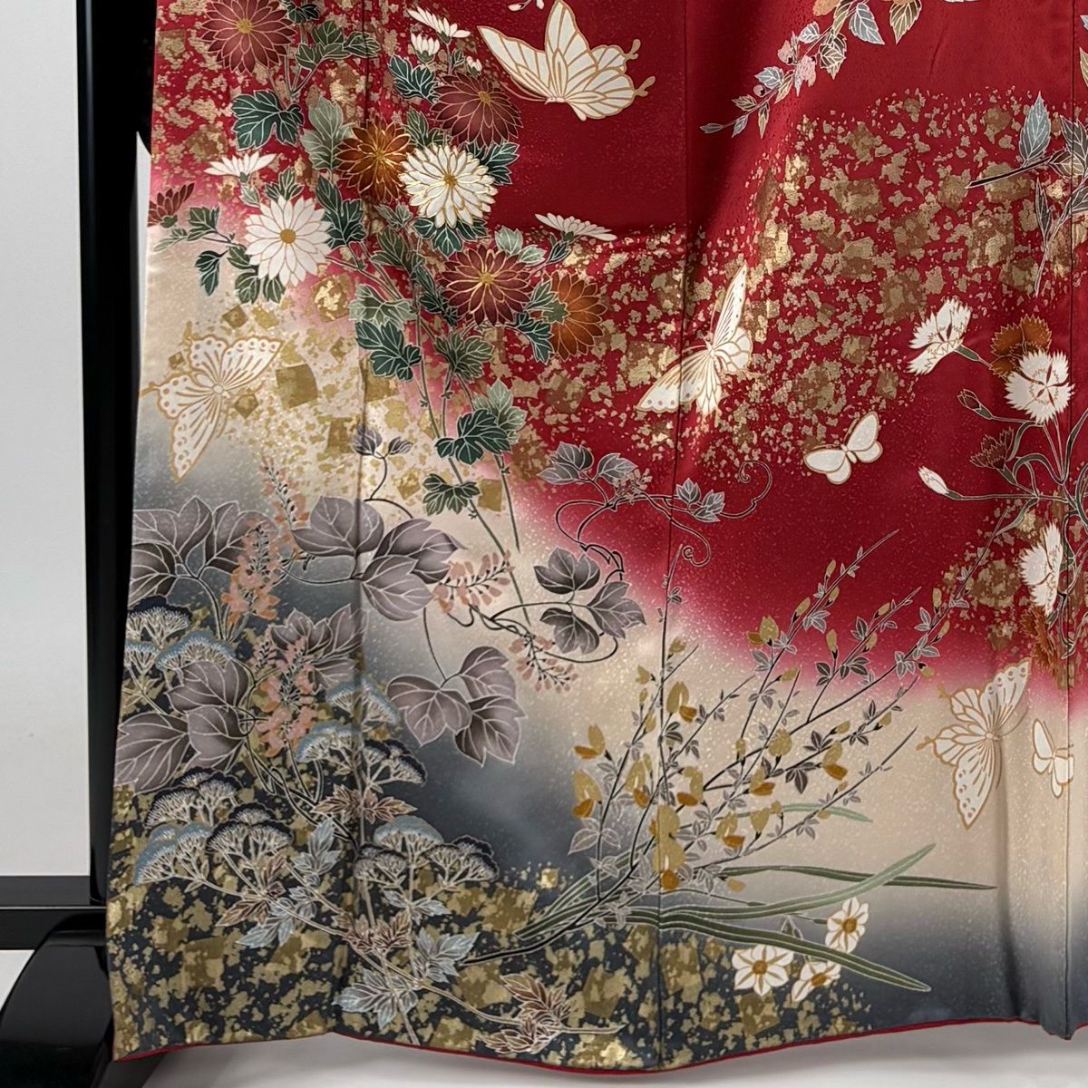 振袖 身丈165cm 裄丈65.5cm M 袷 菊 蝶 金糸 金彩 赤 正絹 名品 【中古 