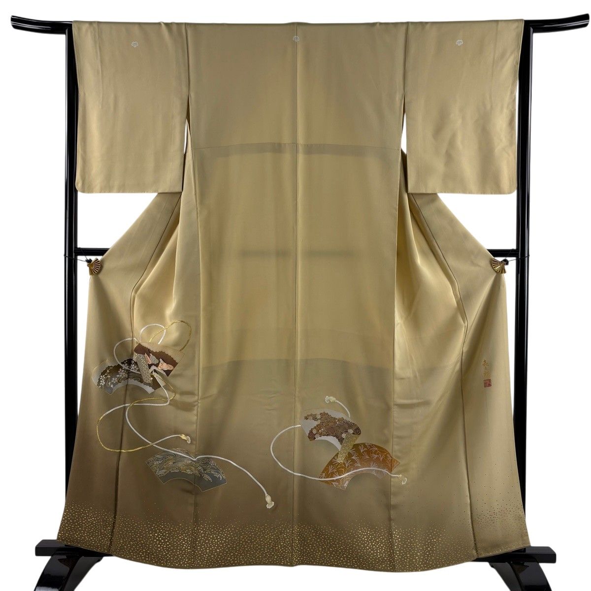 色留袖 身丈161.5cm 裄丈64.5cm M 袷 人間国宝 福田喜重 落款 扇面 人物 刺繍 金彩 ベージュ 正絹 名品 三つ紋 【中古】
