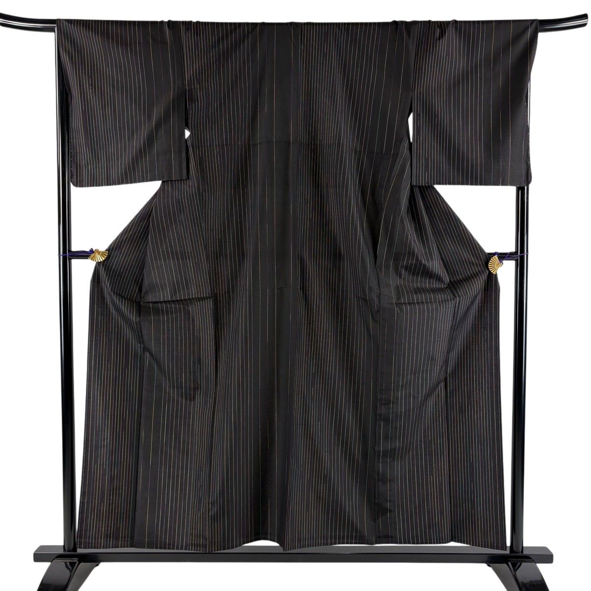 美品】 紬 身丈156cm 裄丈69cm L 単衣 縦縞 黒 正絹 名品 【中古 