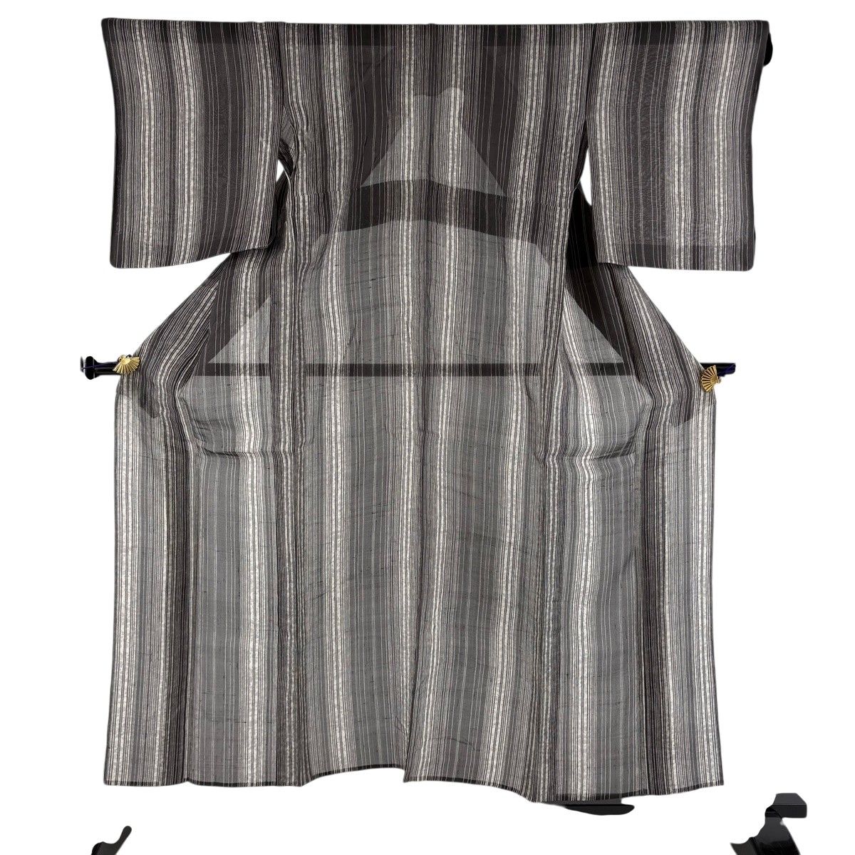 紬 身丈153cm 裄丈64cm M 薄物 夏紬 縞 灰色 正絹 名品 【中古】