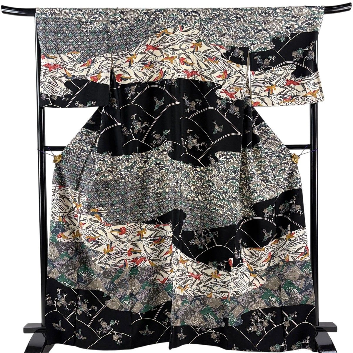 【美品】 訪問着 身丈166cm 裄丈69cm L 袷 五味桂子 落款 鳥 山並み 縮緬 黒 正絹 逸品 【中古】