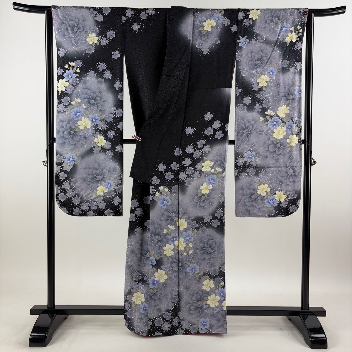 美品】 振袖 身丈164cm 裄丈66cm M 袷 草花 銀通し 箔 黒 正絹 逸品