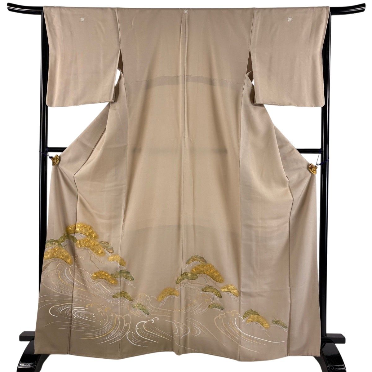 【美品】 色留袖 身丈167cm 裄丈66.5cm M 袷 松 波頭 金糸 金彩 ベージュ 正絹 秀品 三つ紋 【中古】