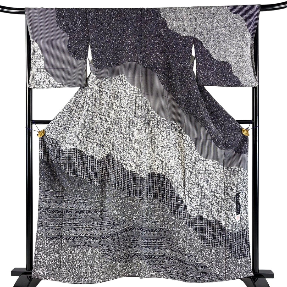 【美品】 訪問着 身丈162cm 裄丈67cm M 袷 落款 花唐草 青海波 黒灰 正絹 秀品 【中古】