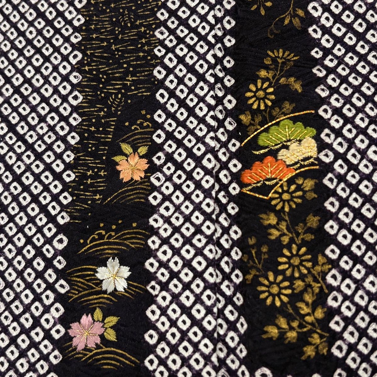付下げ 身丈151.5cm 裄丈62cm S 袷 扇面 草花 絞り 金彩 濃紫 正絹 秀