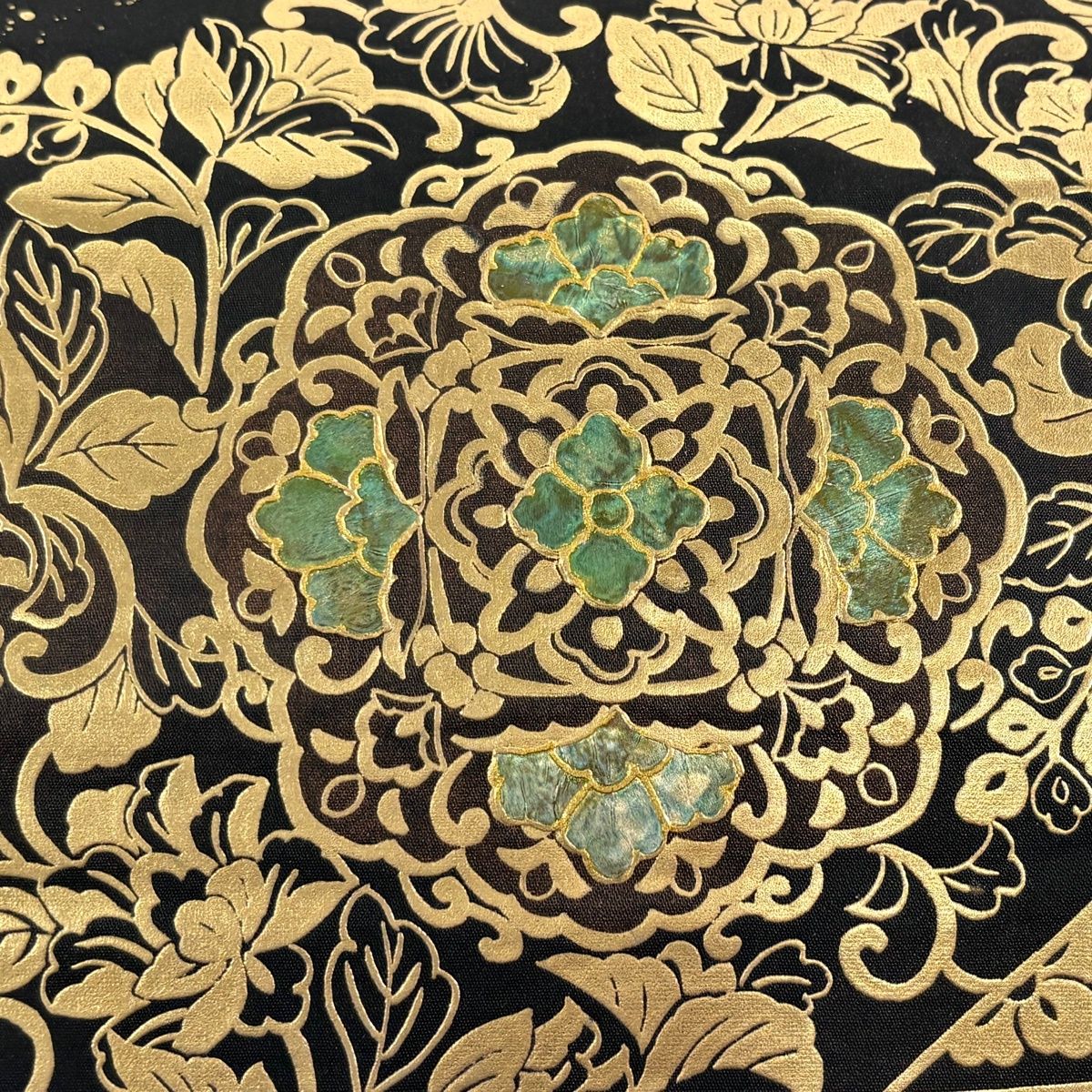 セツコ R7aa1347 袋帯 螺鈿 金彩 ゴールド 華文 唐草 お太鼓柄 袋帯 名品 華文 花唐草 螺鈿 金彩 黒 お太鼓柄 正絹 【中古】 - メルカリ