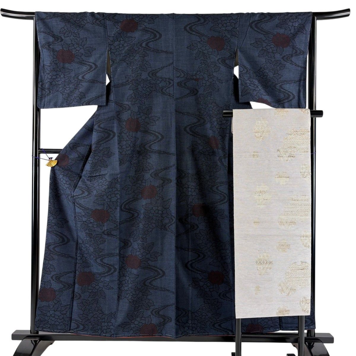【美品】 紬 身丈158cm 裄丈64.5cm M 袷 名古屋帯セット 証紙 草花 流水 紺色 正絹 秀品 【中古】