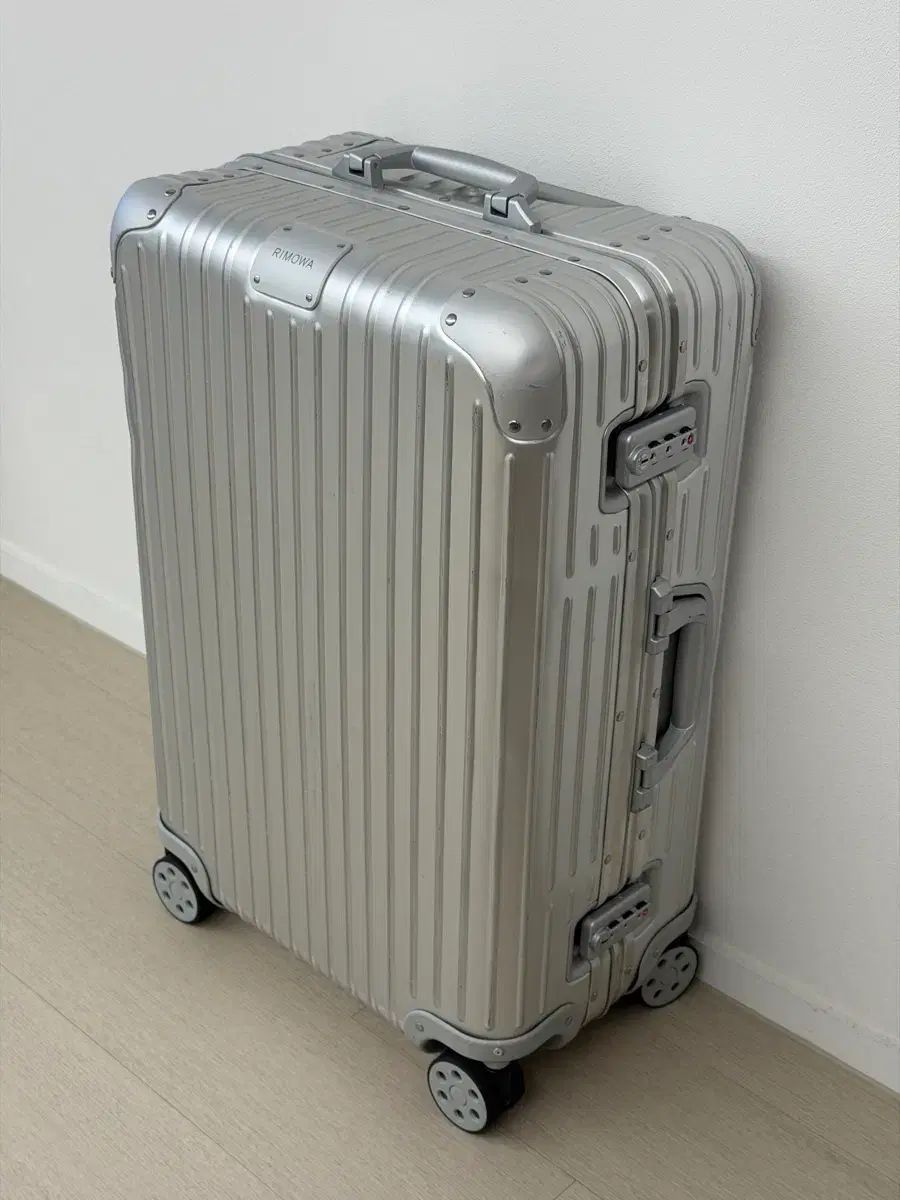 生涯無償保証 RIMOWA チェックイン ミディアム シルバー