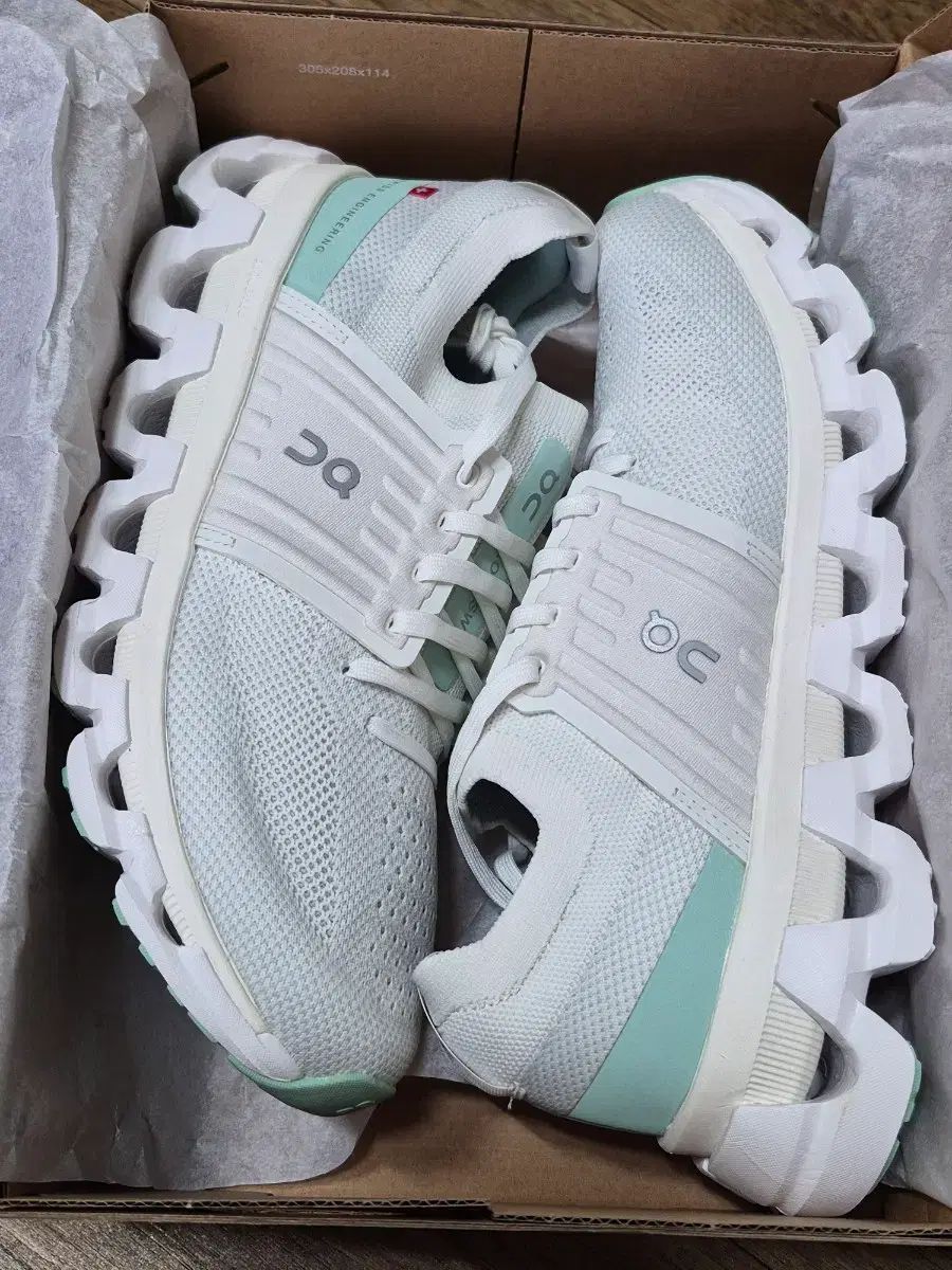新品 オン ランニング クラウド スイフト 3 (255 size)