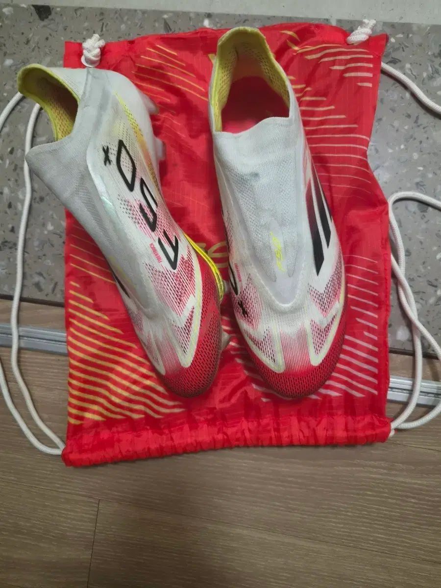 アディダス F50 + 275 サッカーシューズ