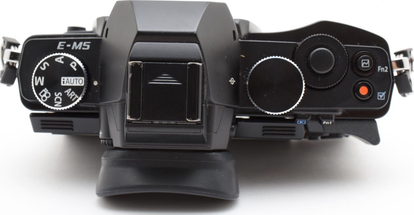 E01[7622A]11☆極美品☆ オリンパス OLYMPUS OM-D E-M5 ボディ