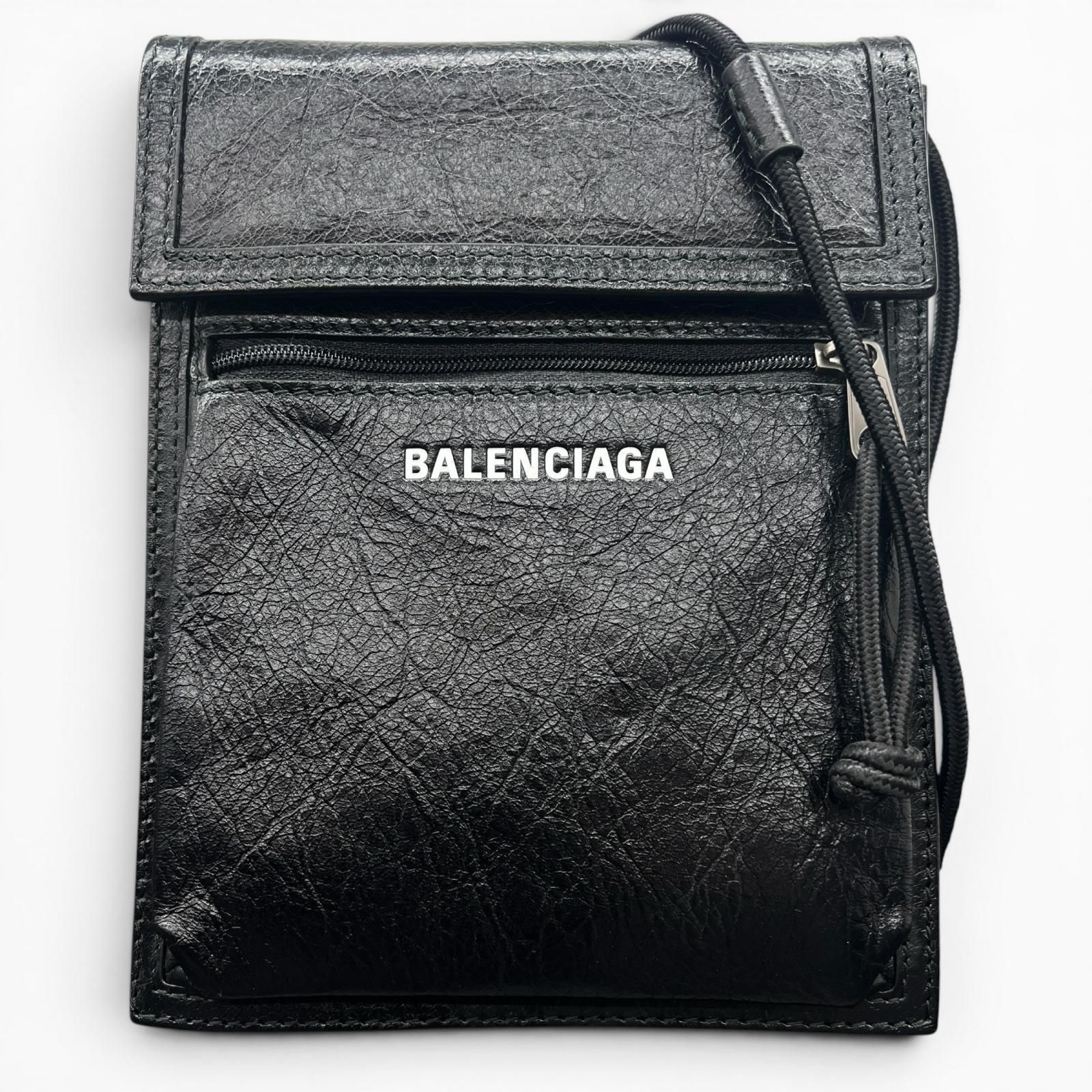美品 バレンシアガ エクスプローラー ショルダーバッグ サコッシュ 刺繍ロゴ 黒 BALENCIAGA 極美品 バレンシアガ エクスプローラー ショルダーバッグ